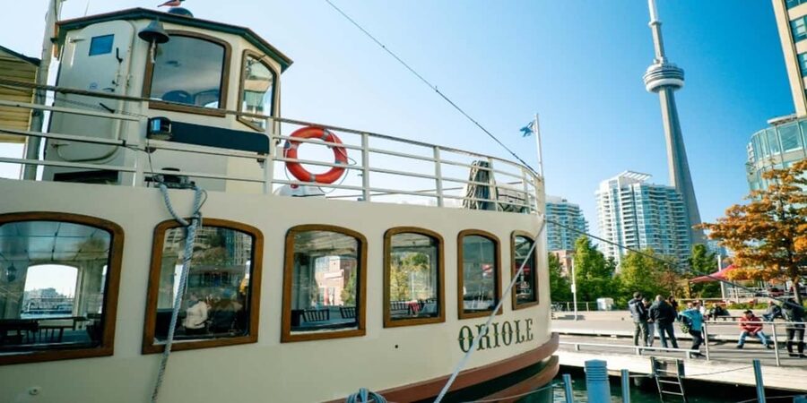 Toronto Walking Tour with Harbourfront & Boat Cruise - Skyline and Toronto Islands views